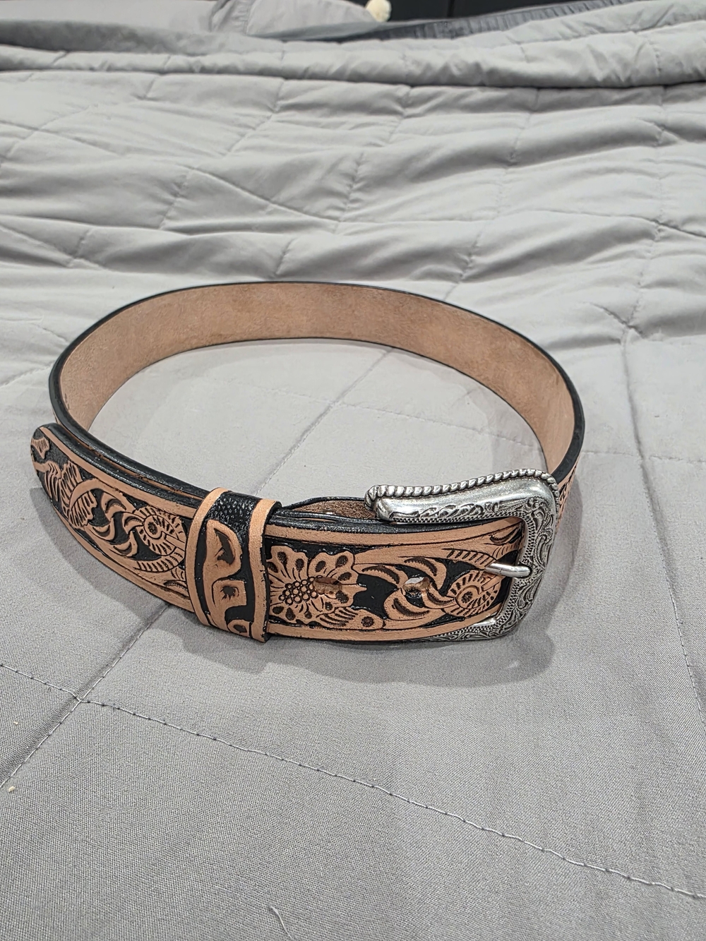 Men's Belt with Decorative Buckle